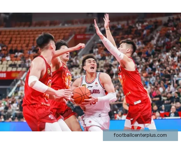 中国男篮备战亚运再出发,核心阵容调整引发球迷热议 中国男篮备战亚运再出发,核心阵容调整引发球迷热议